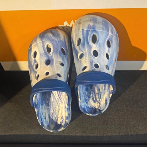 Blue white marbled croc - &,
